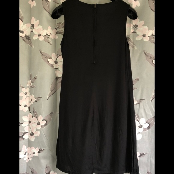 Herbench Evening Dress - Picture 3 of 8